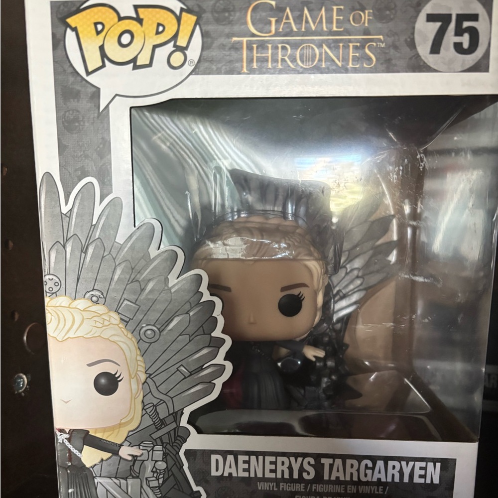 Funko Pop Vaulted 6’ Daenerys on Iron Throne